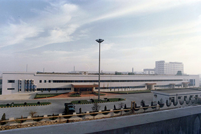 1995年5月30日，山推與日本小松株式會(huì)社合資成立小松山推工程機(jī)械有限公司