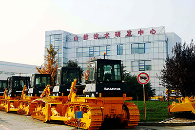 2009年，山推研發(fā)中心被國(guó)家人事部批準(zhǔn)設(shè)立博士后科研工作站，同年召開首屆科技創(chuàng)新大會(huì)。